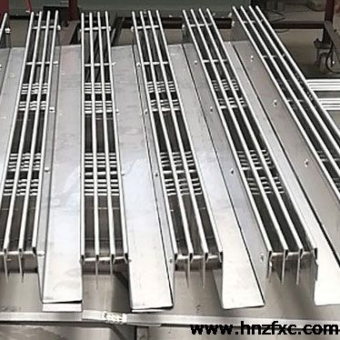 中三縫隙式蓋板